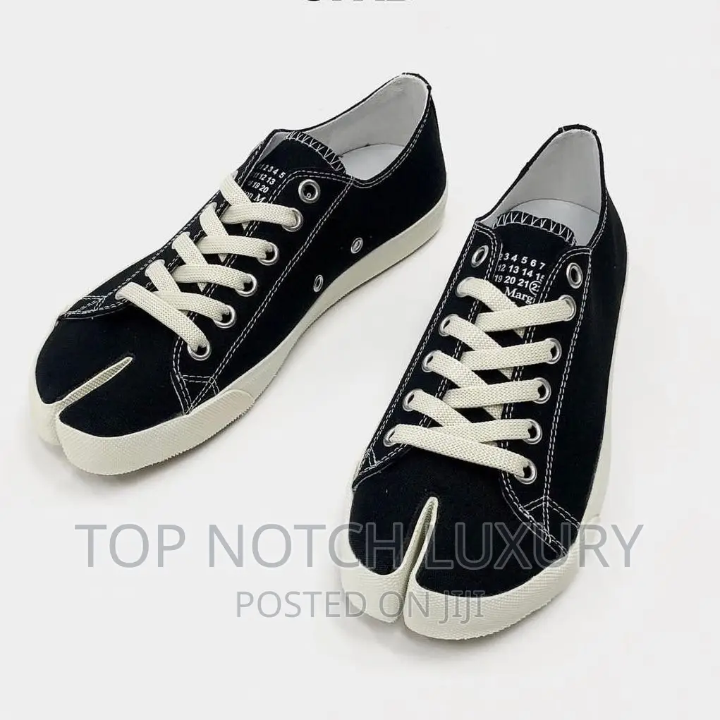 MAISON MARGIELA Tabi Low-Top Sneakers