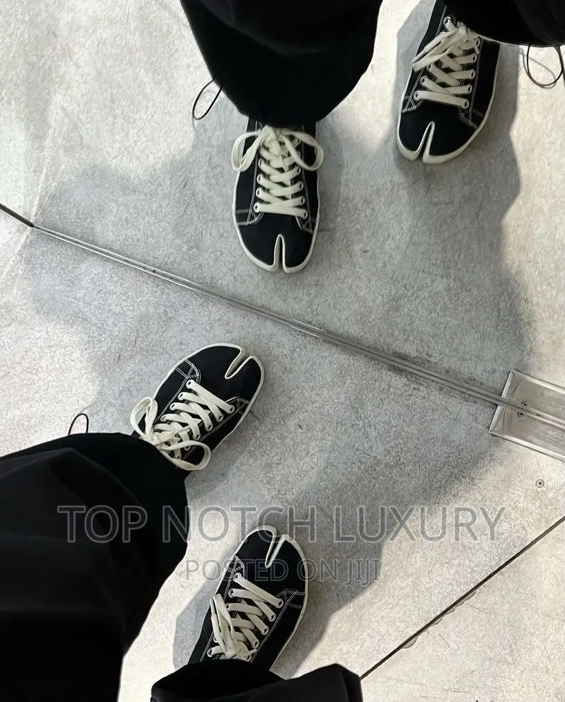 MAISON MARGIELA Tabi Low-Top Sneakers