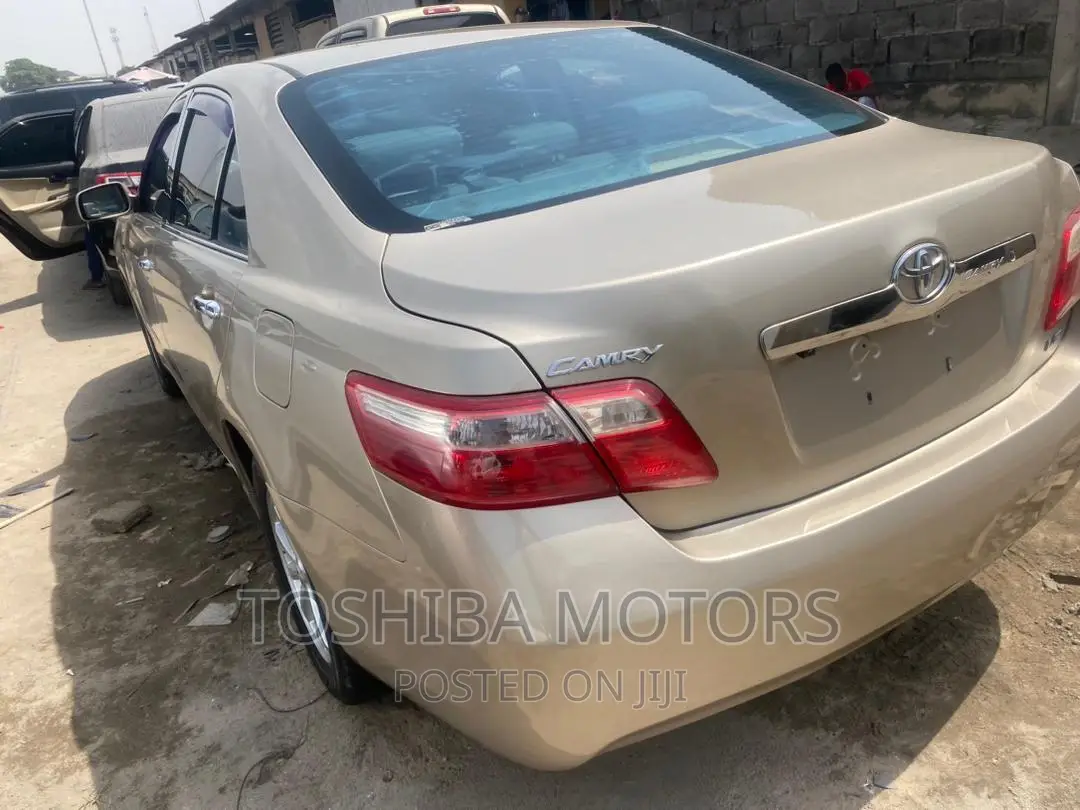 Toyota Camry 2009 Gold