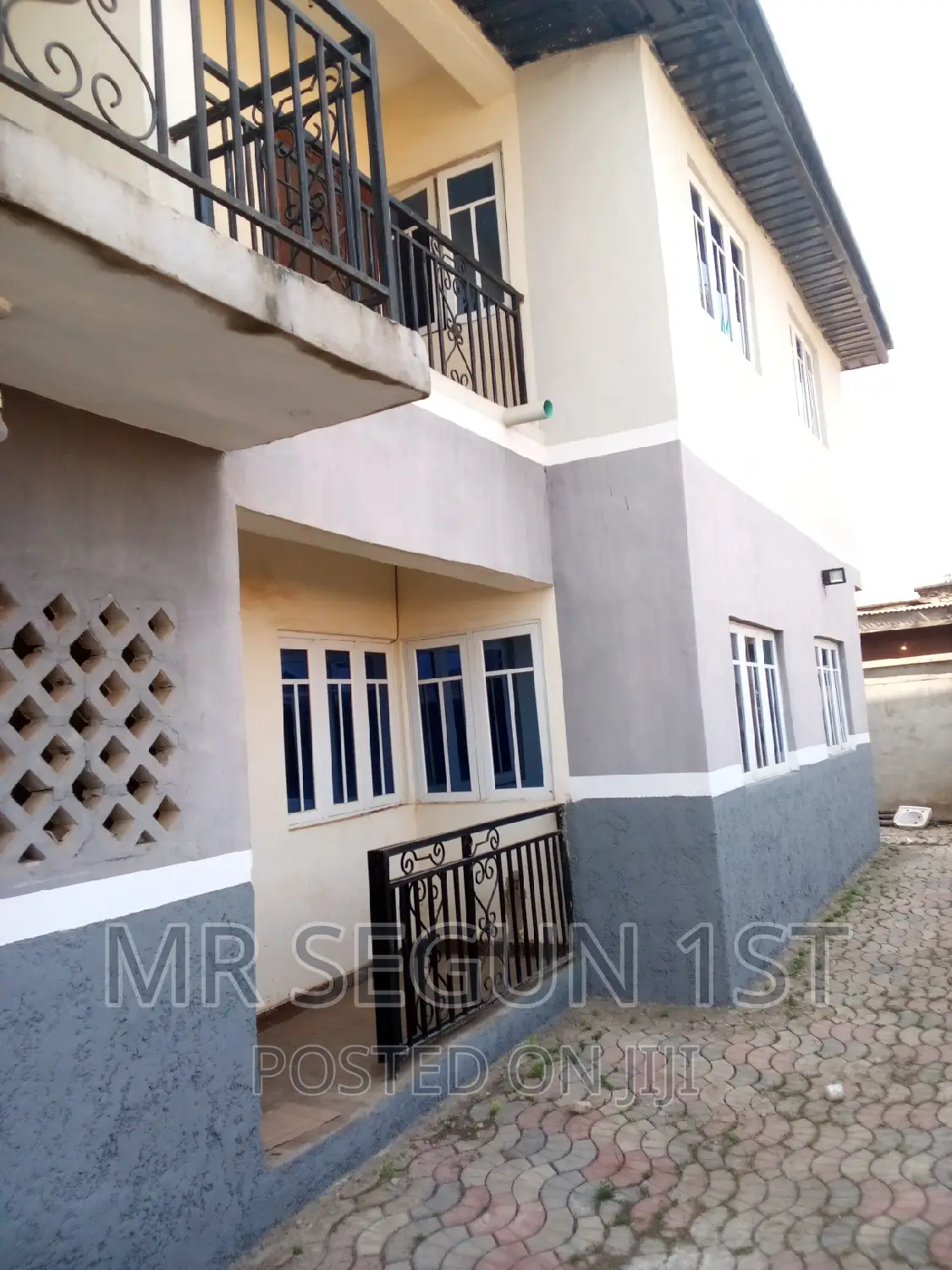 3bdrm Block of Flats in Double T Estate, Akala Express for rent