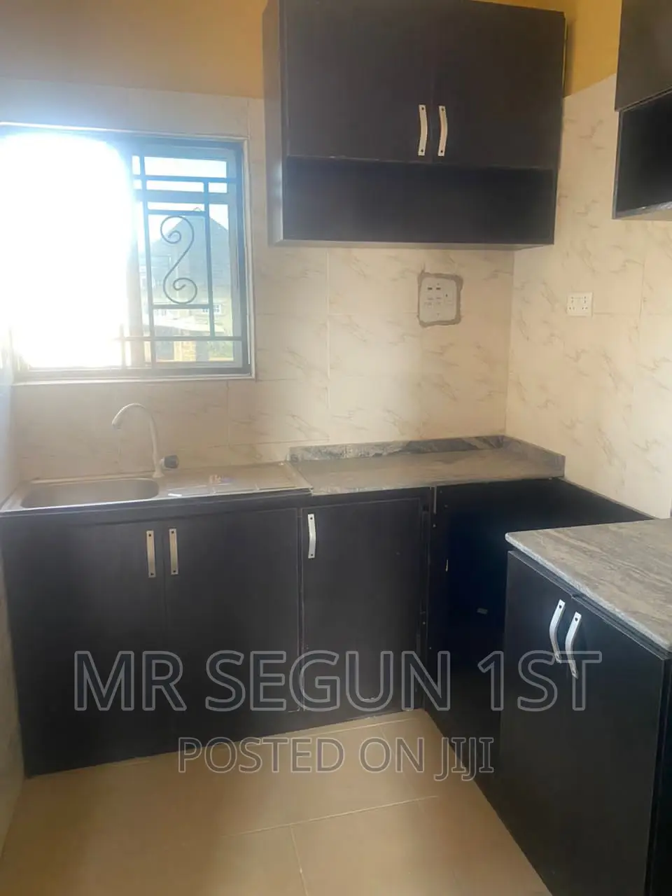 10bdrm Block of Flats in Double T Estate, Akala Express for sale