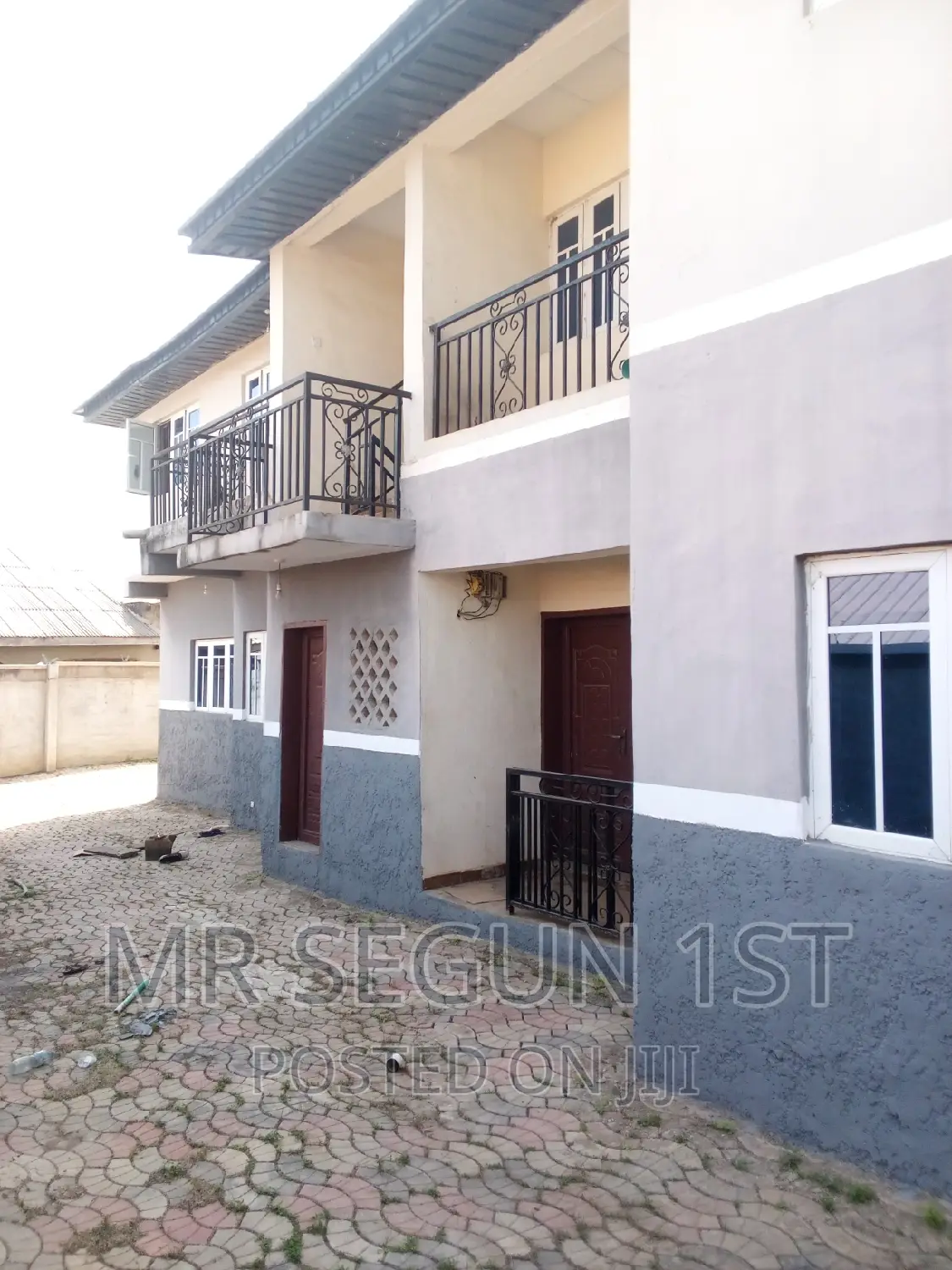 10bdrm Block of Flats in Double T Estate, Akala Express for sale