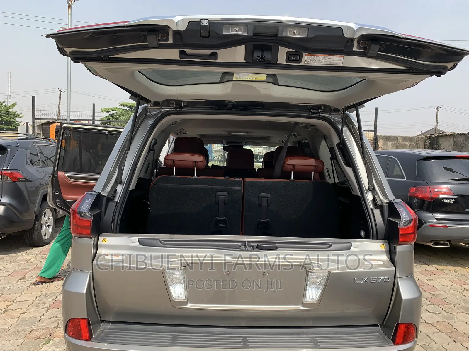 Lexus LX 570 AWD 2016 Gold