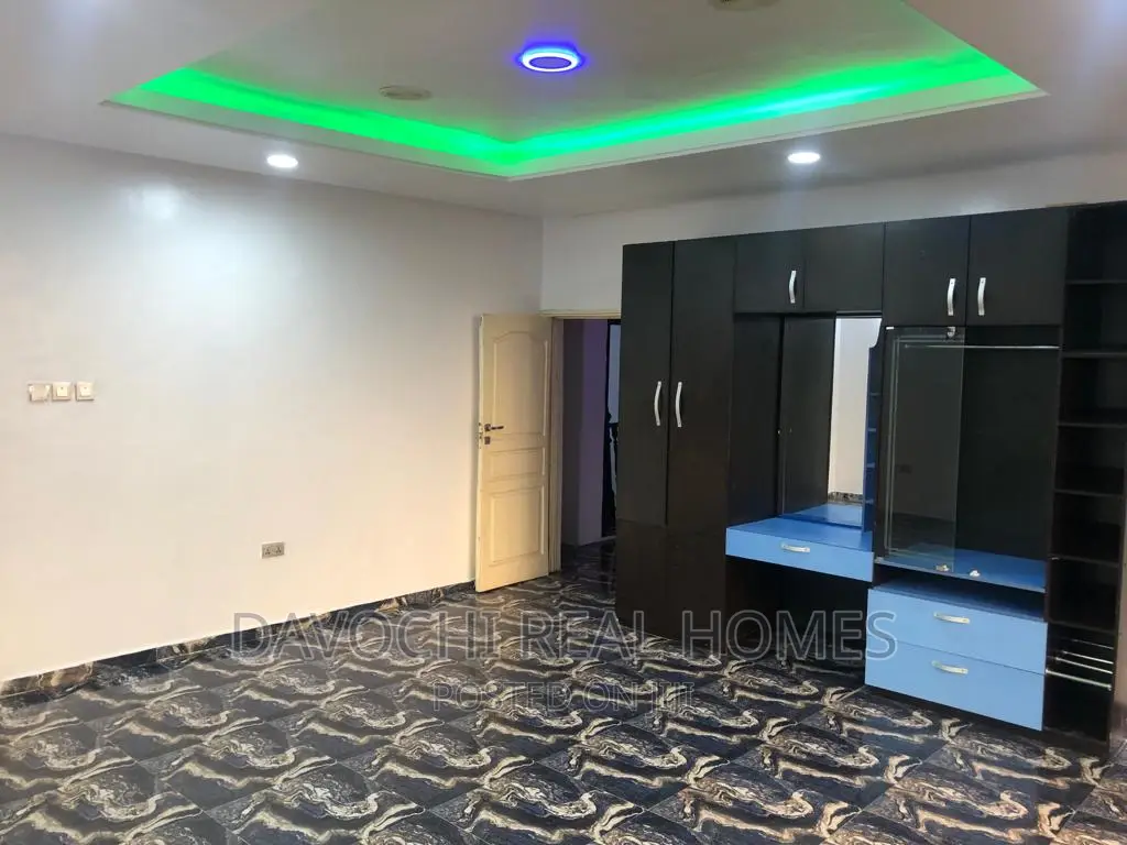2bdrm Apartment in Ikate Lekki for rent