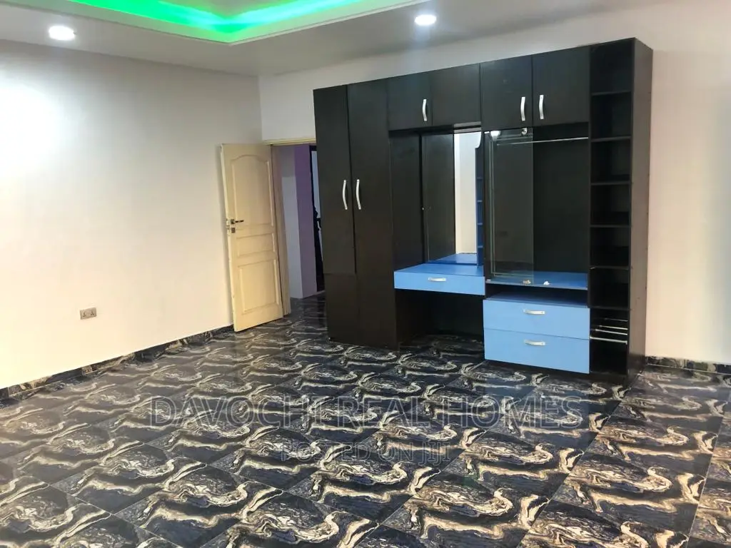 2bdrm Apartment in Ikate Lekki for rent