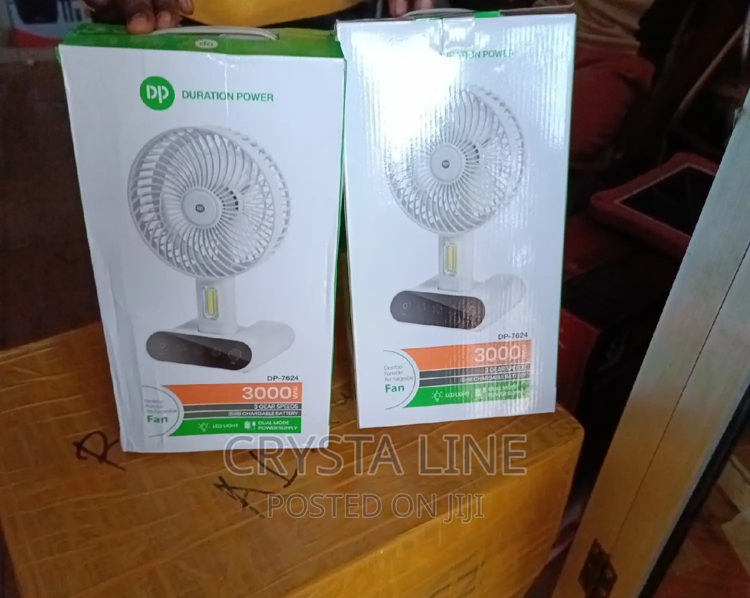 Dp Rechargeable Solar Fan With a Durable Battery Life