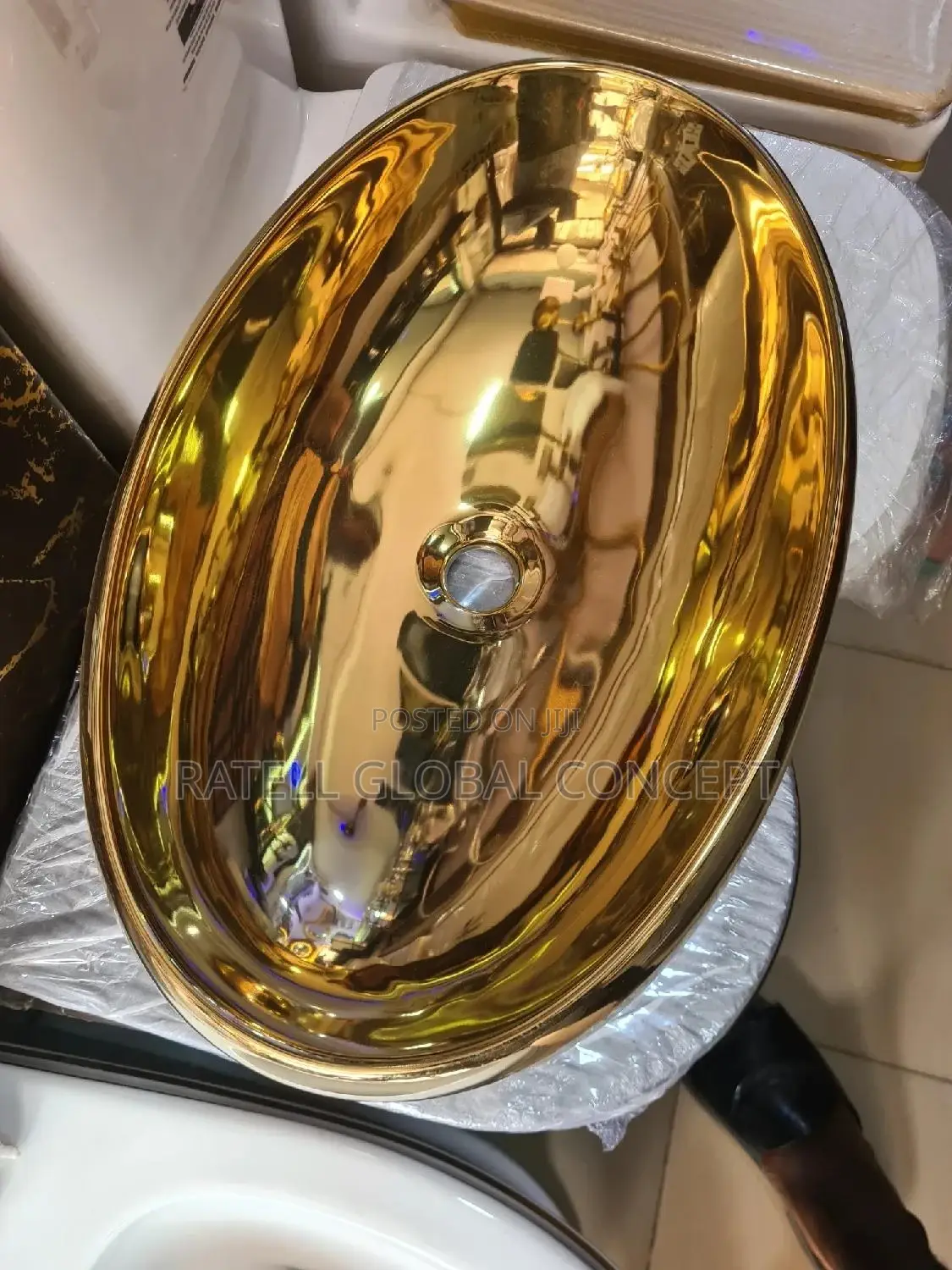 Big Oval Gold Countertop Wash Hand Basin