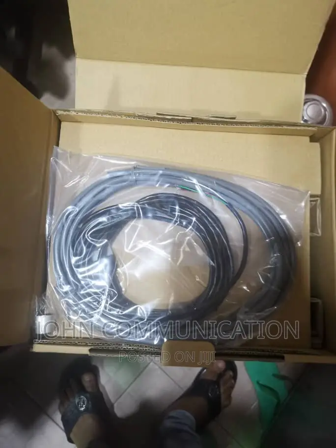 Icom AH-4 HF+50mhz Automatic Antenna Tuner