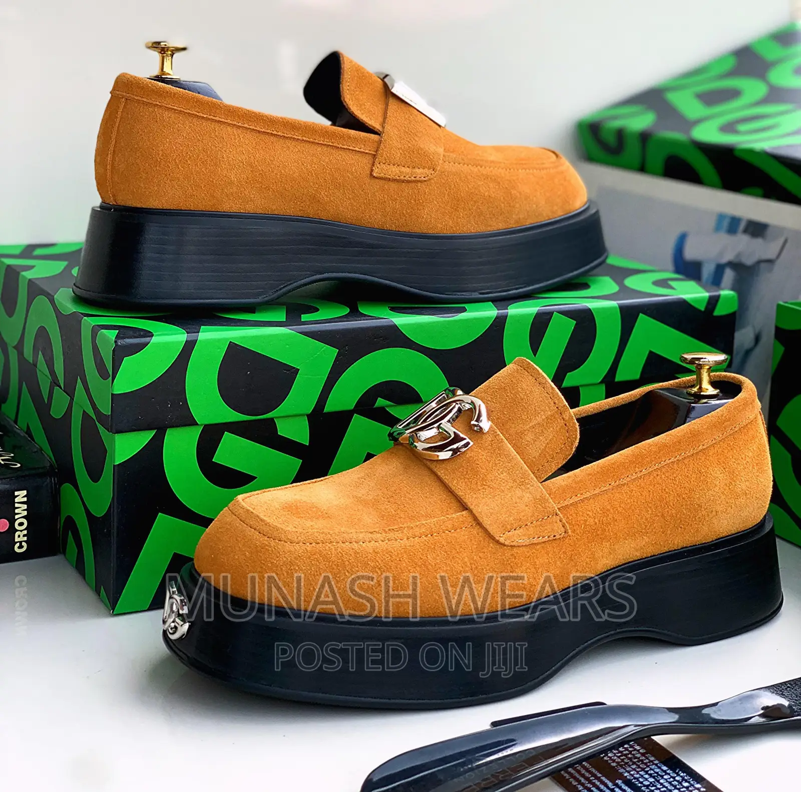 Luxury Dolce and GABANNA Shoe