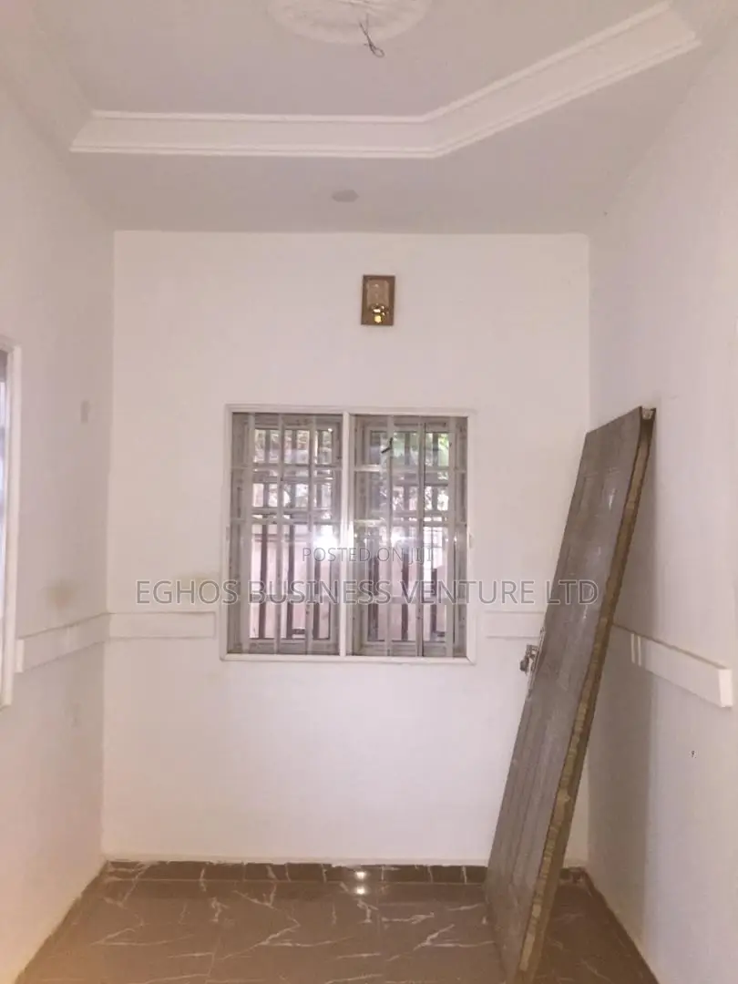 2bdrm Block of Flats in Benin City for rent