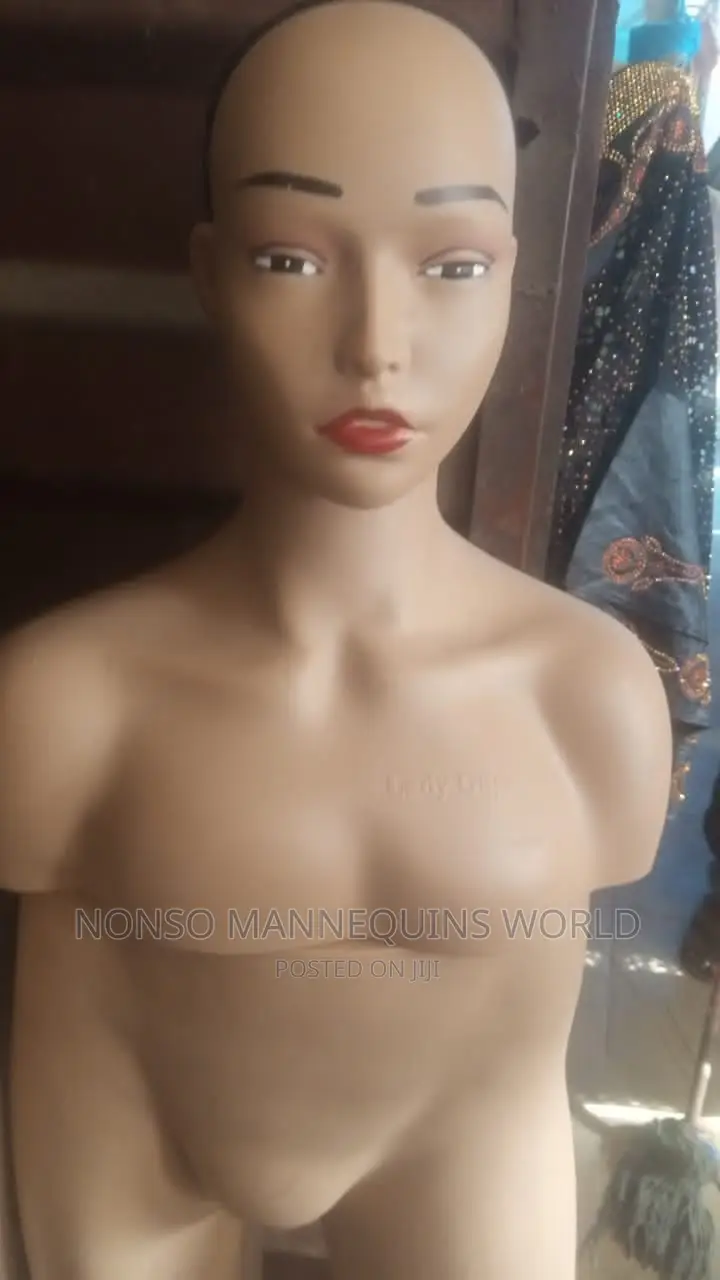 Different Faces of Mannequins He'd With Shoulder