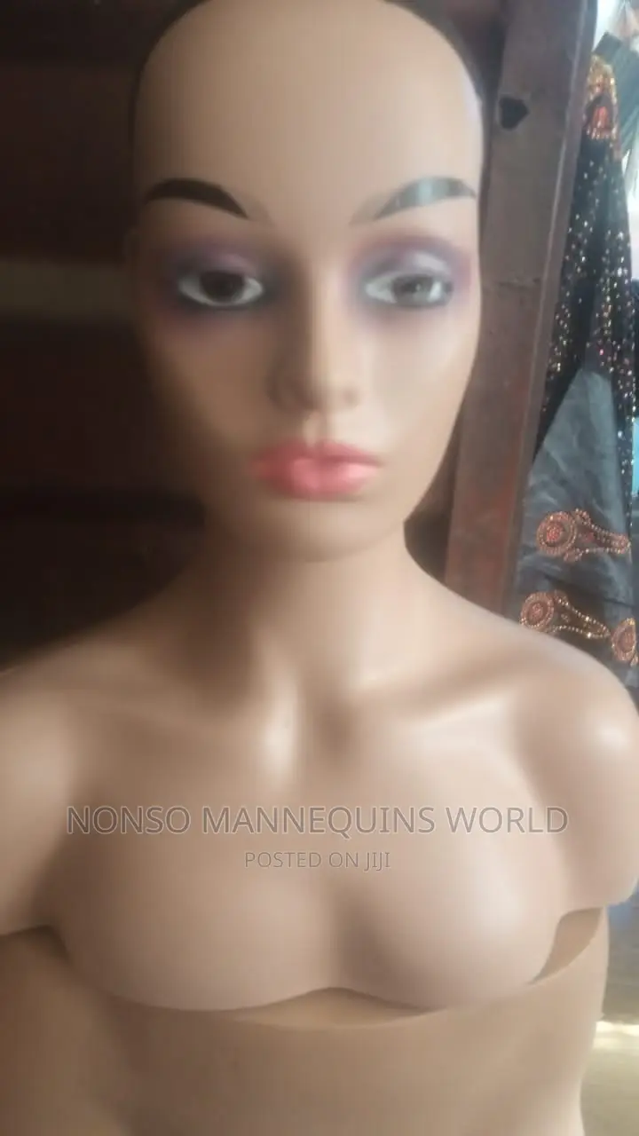 Different Faces of Mannequins He'd With Shoulder