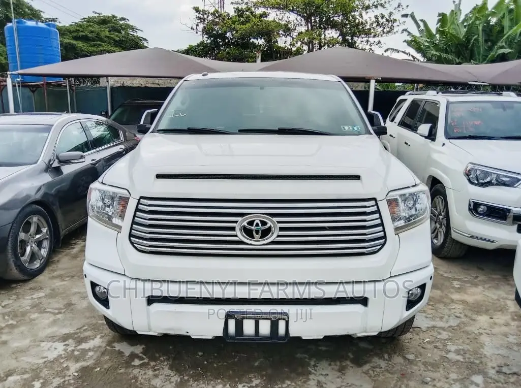 Toyota Tundra Platinum FFV 4dr CrewMax 4WD SB (5.7L 8cyl 6A) 2015 White