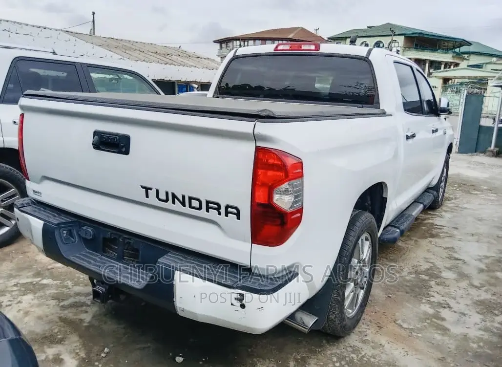 Toyota Tundra Platinum FFV 4dr CrewMax 4WD SB (5.7L 8cyl 6A) 2015 White