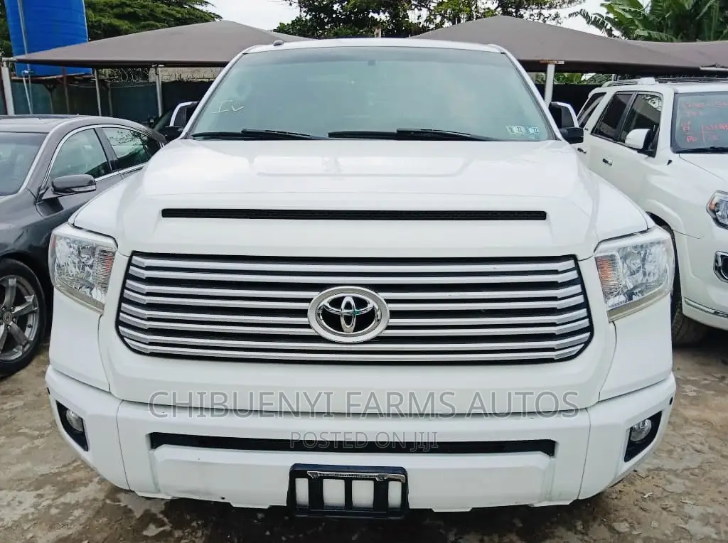Toyota Tundra Platinum FFV 4dr CrewMax 4WD SB (5.7L 8cyl 6A) 2015 White