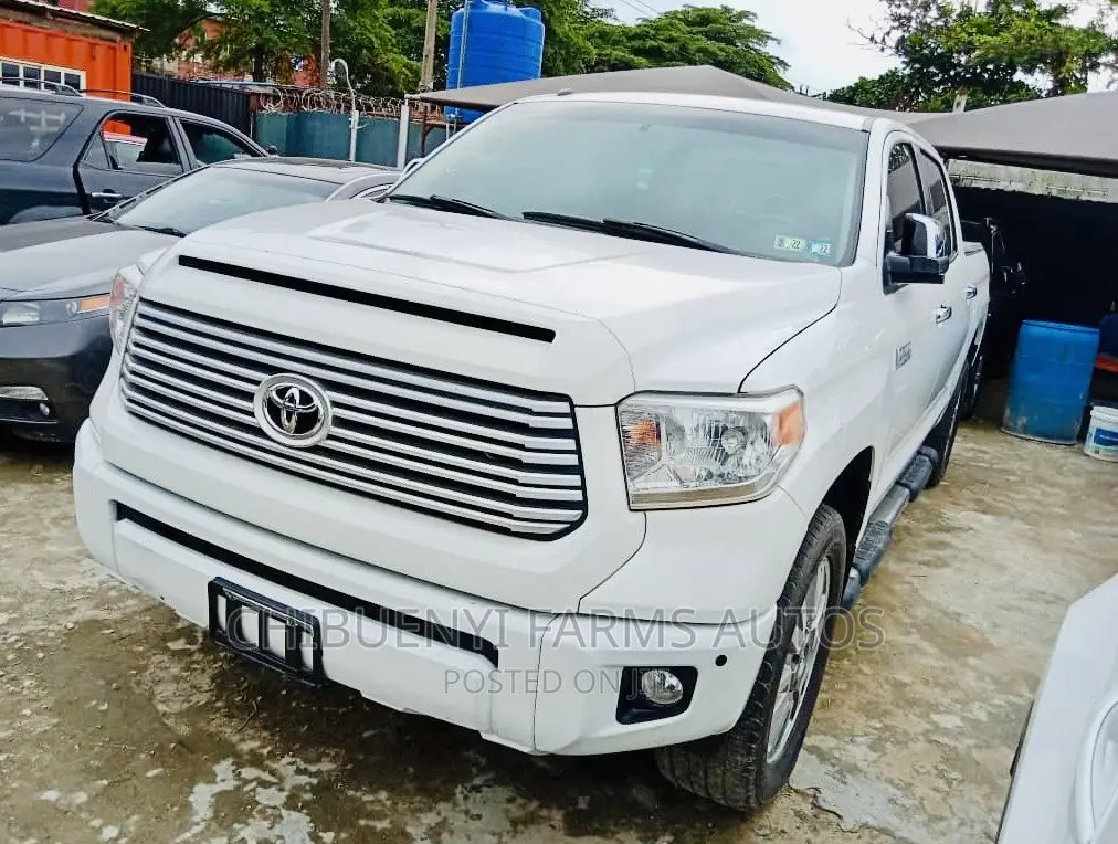 Toyota Tundra Platinum FFV 4dr CrewMax 4WD SB (5.7L 8cyl 6A) 2015 White
