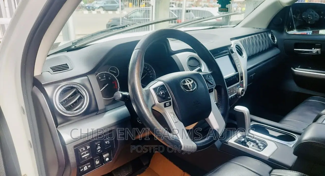 Toyota Tundra Platinum FFV 4dr CrewMax 4WD SB (5.7L 8cyl 6A) 2015 White