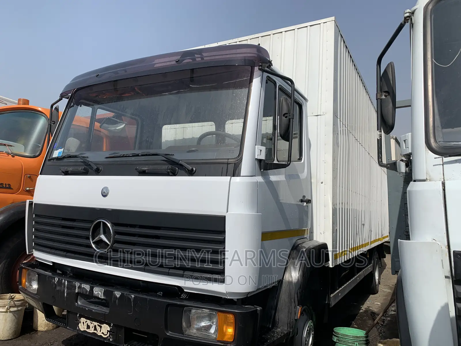 Mecedeces 814 Container Body