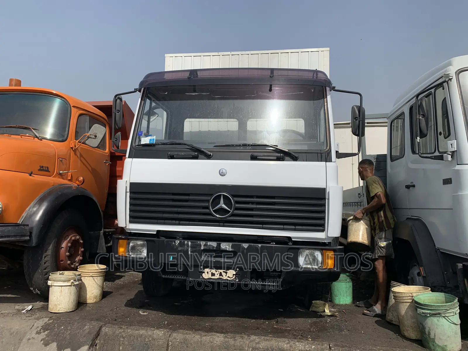 Mecedeces 814 Container Body