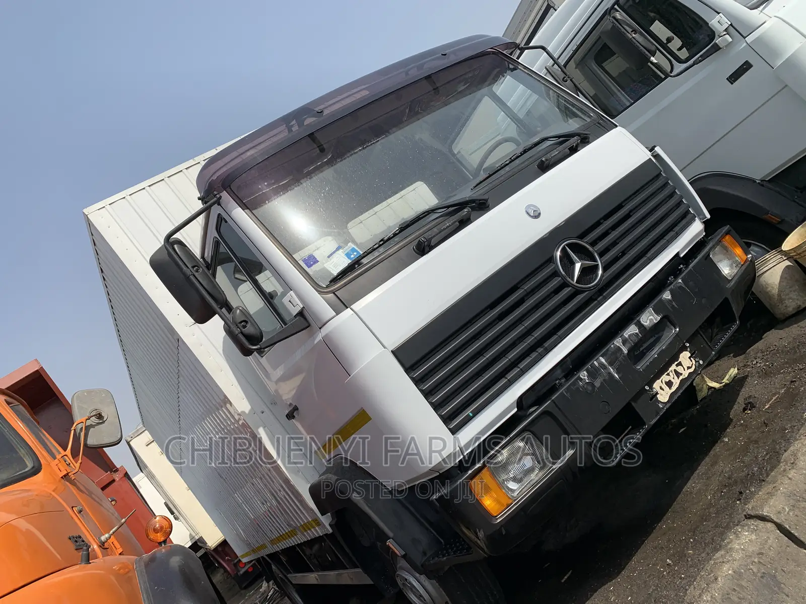 Mecedeces 814 Container Body