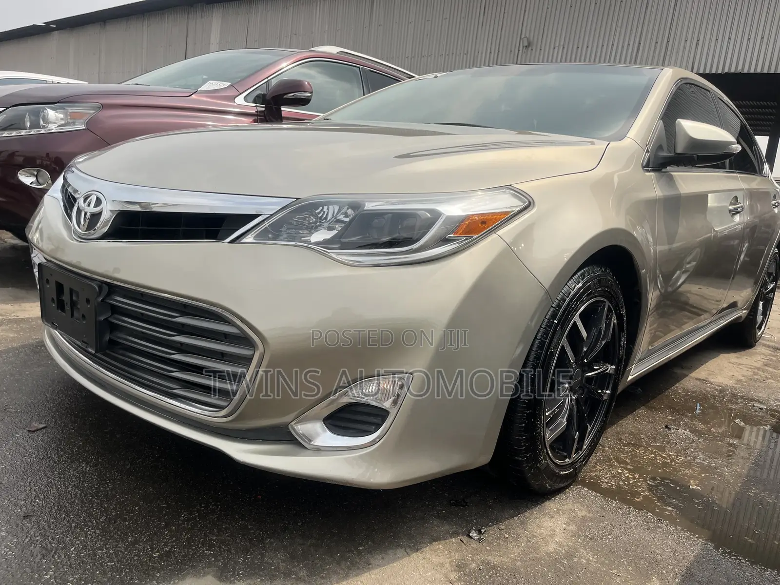 Toyota Avalon XLE Premium FWD Sedan (3.6L 6cyl 6A) 2016 Gold