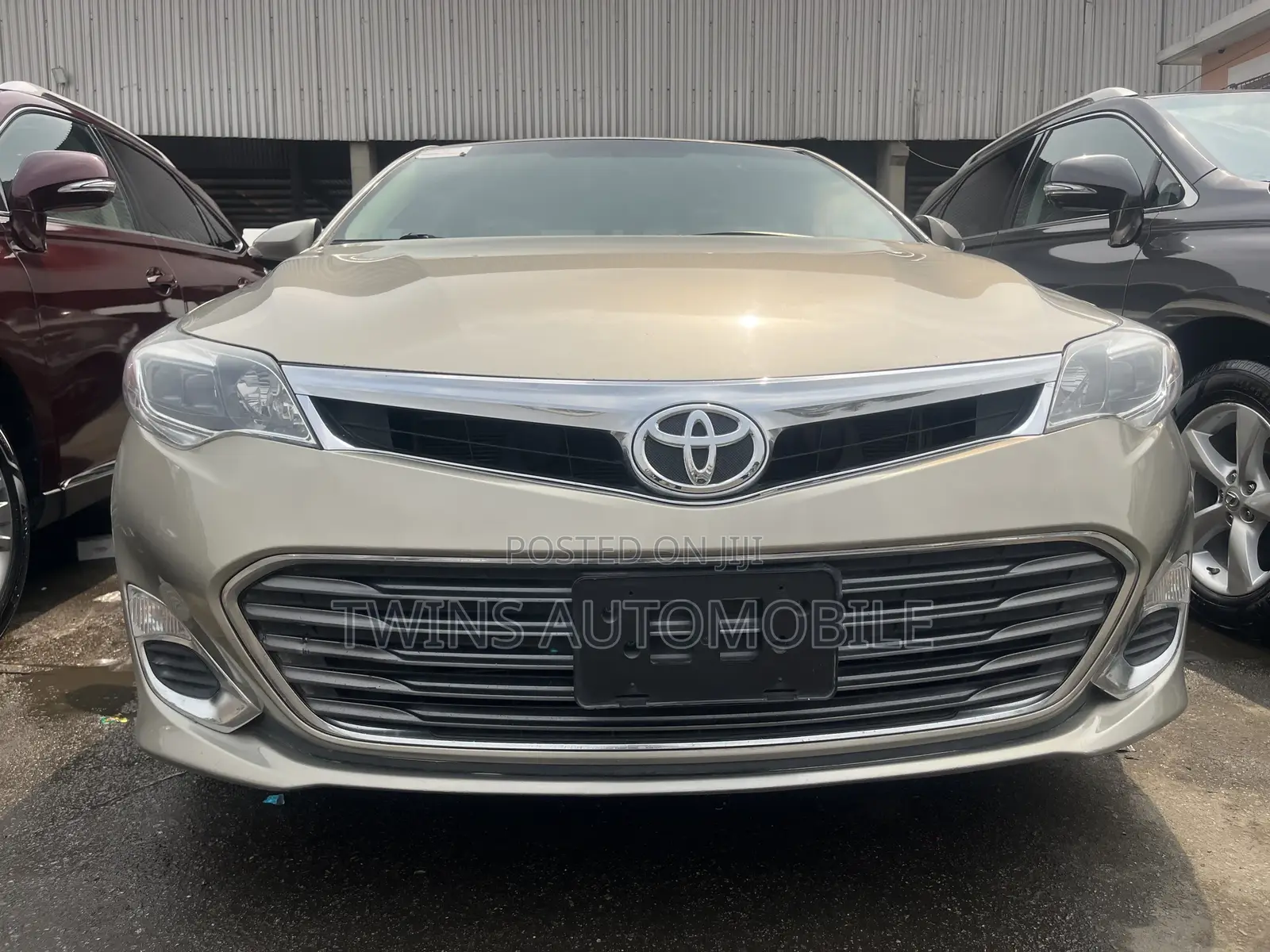 Toyota Avalon XLE Premium FWD Sedan (3.6L 6cyl 6A) 2016 Gold