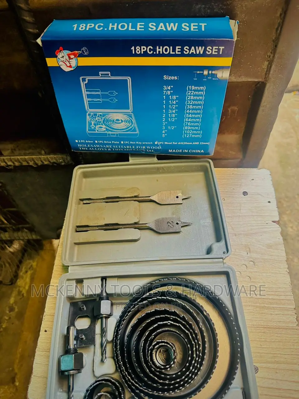 18pc.Hole Saw Set Sizes: 3/4"