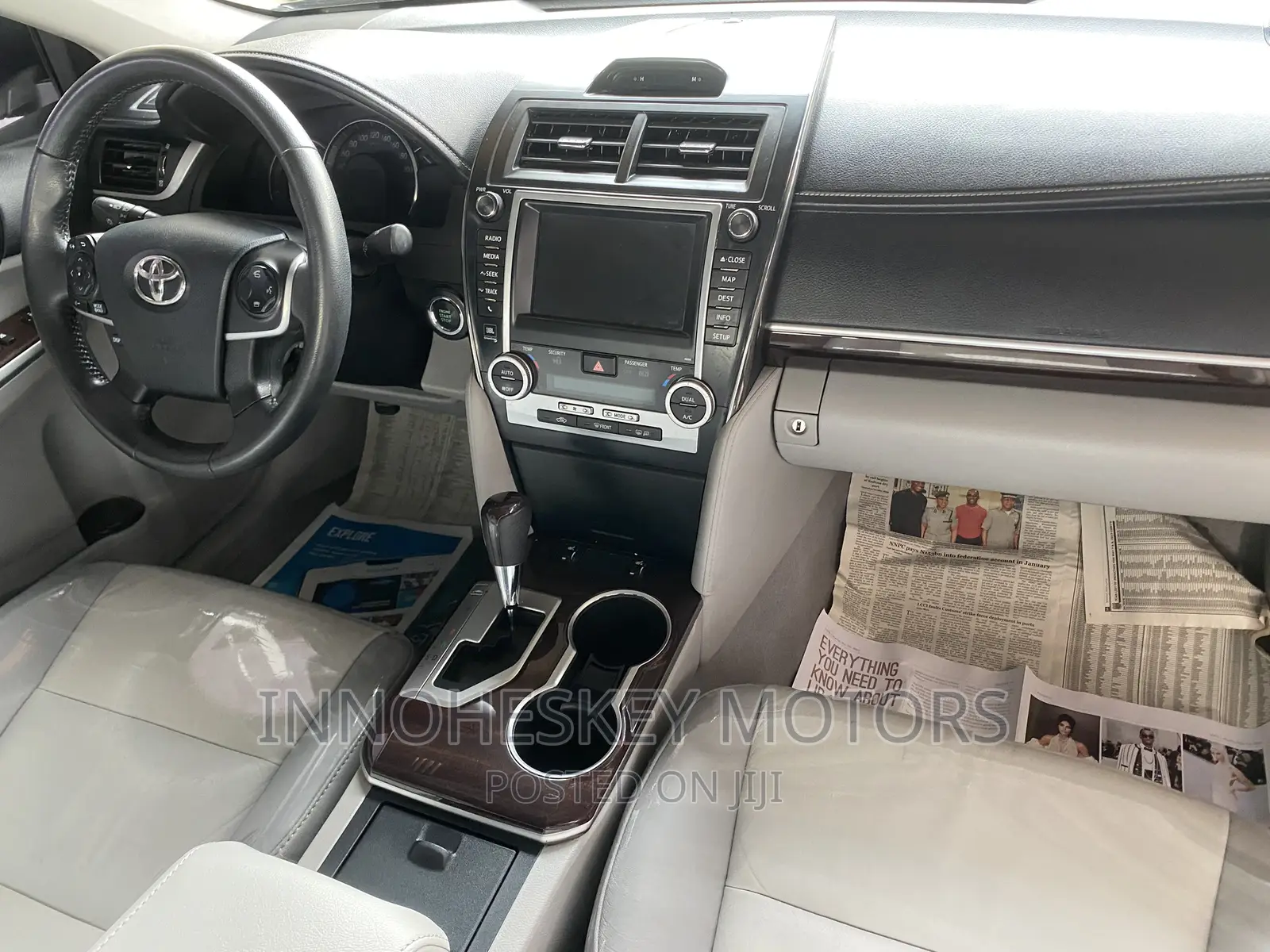 Toyota Camry XLE 4dr Sedan (2.5L 4cyl 6A) 2013 Silver
