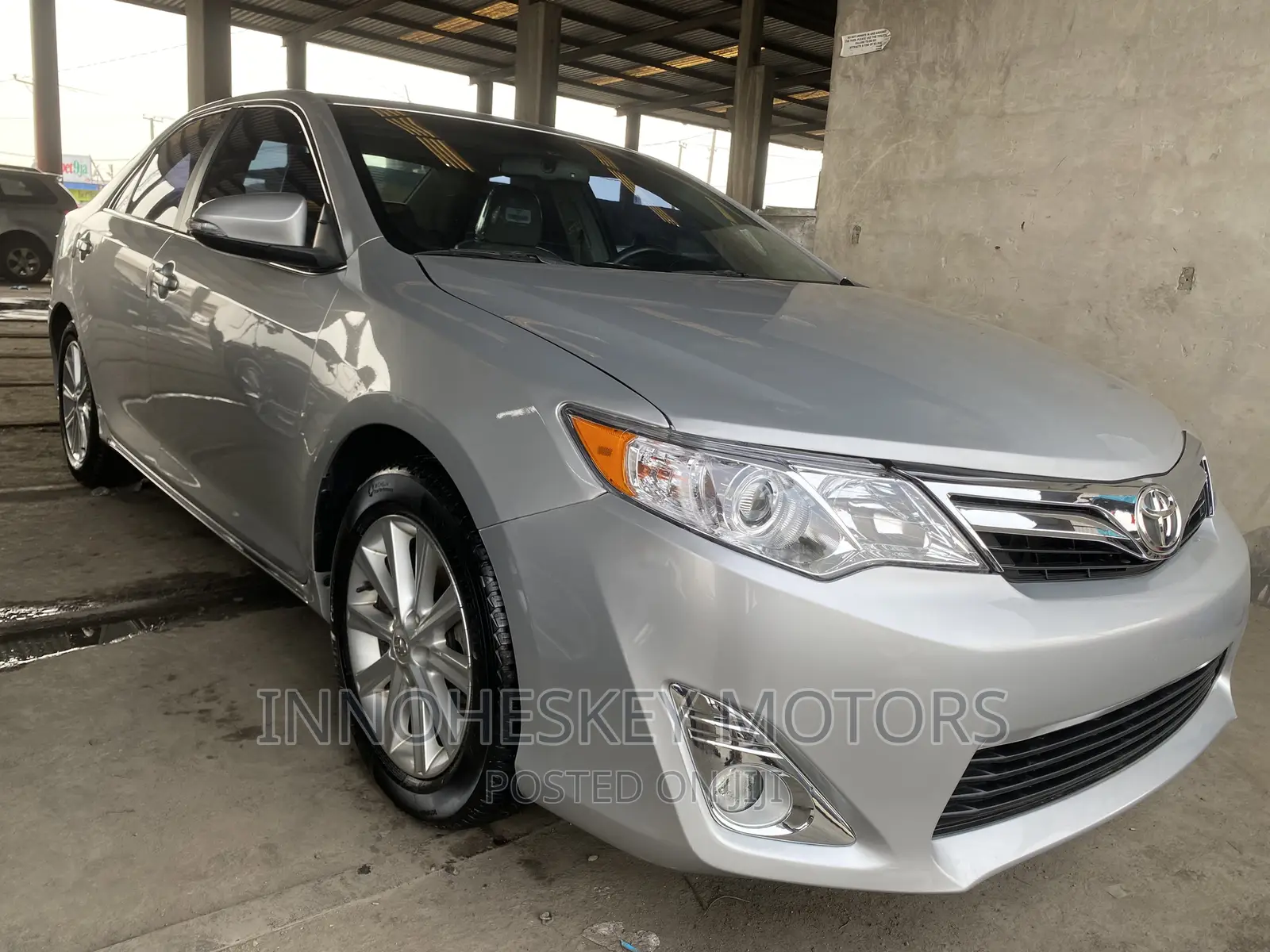 Toyota Camry XLE 4dr Sedan (2.5L 4cyl 6A) 2013 Silver
