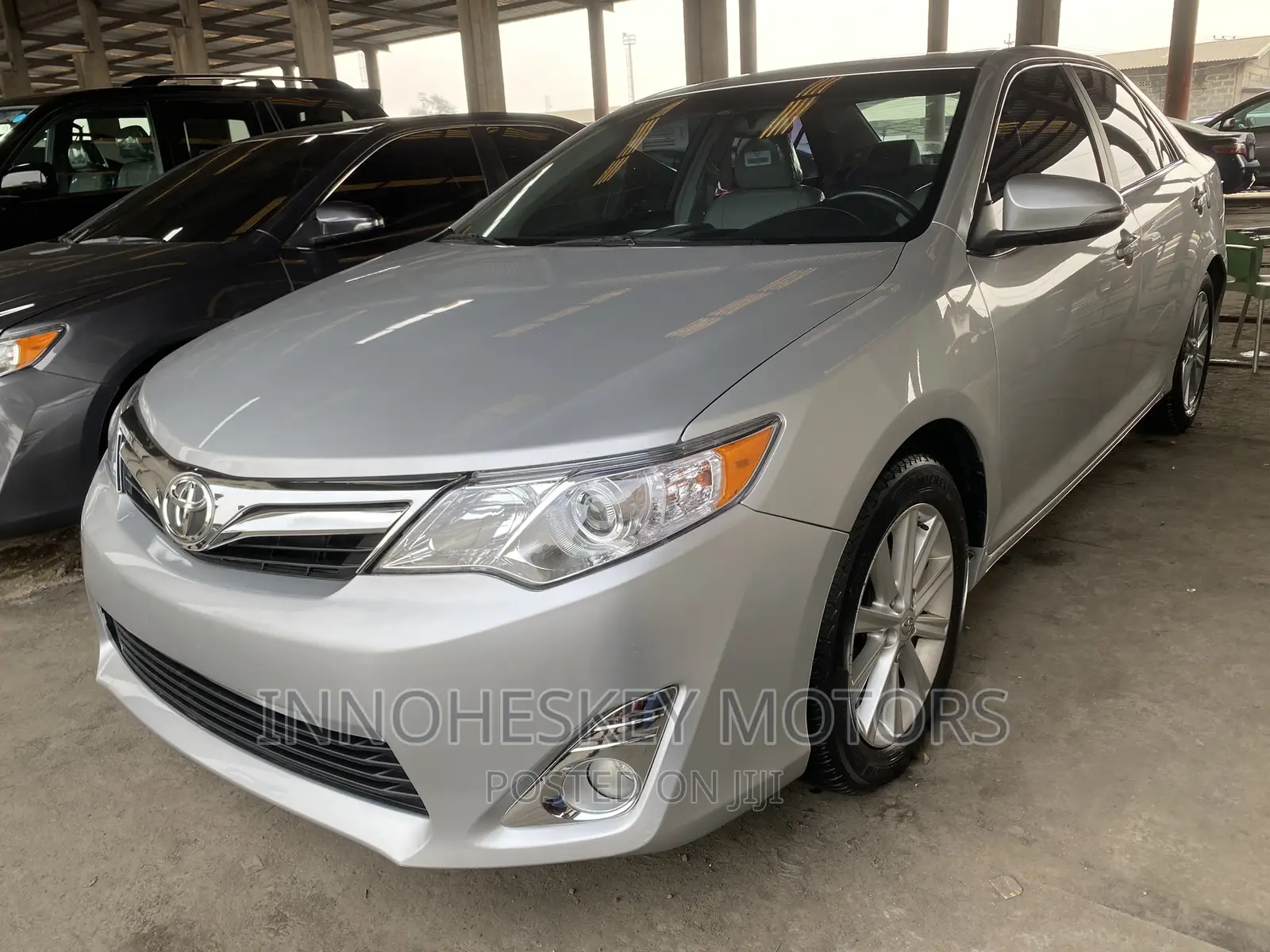 Toyota Camry XLE 4dr Sedan (2.5L 4cyl 6A) 2013 Silver