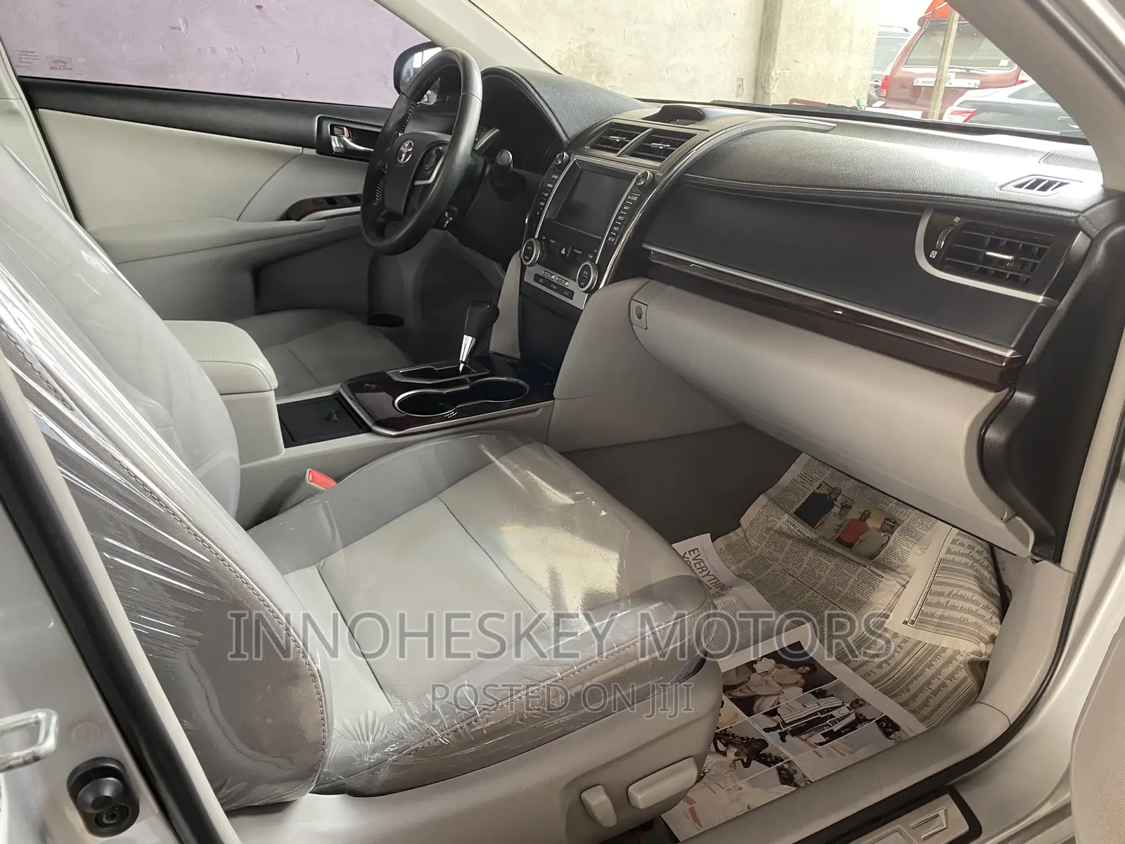 Toyota Camry XLE 4dr Sedan (2.5L 4cyl 6A) 2013 Silver