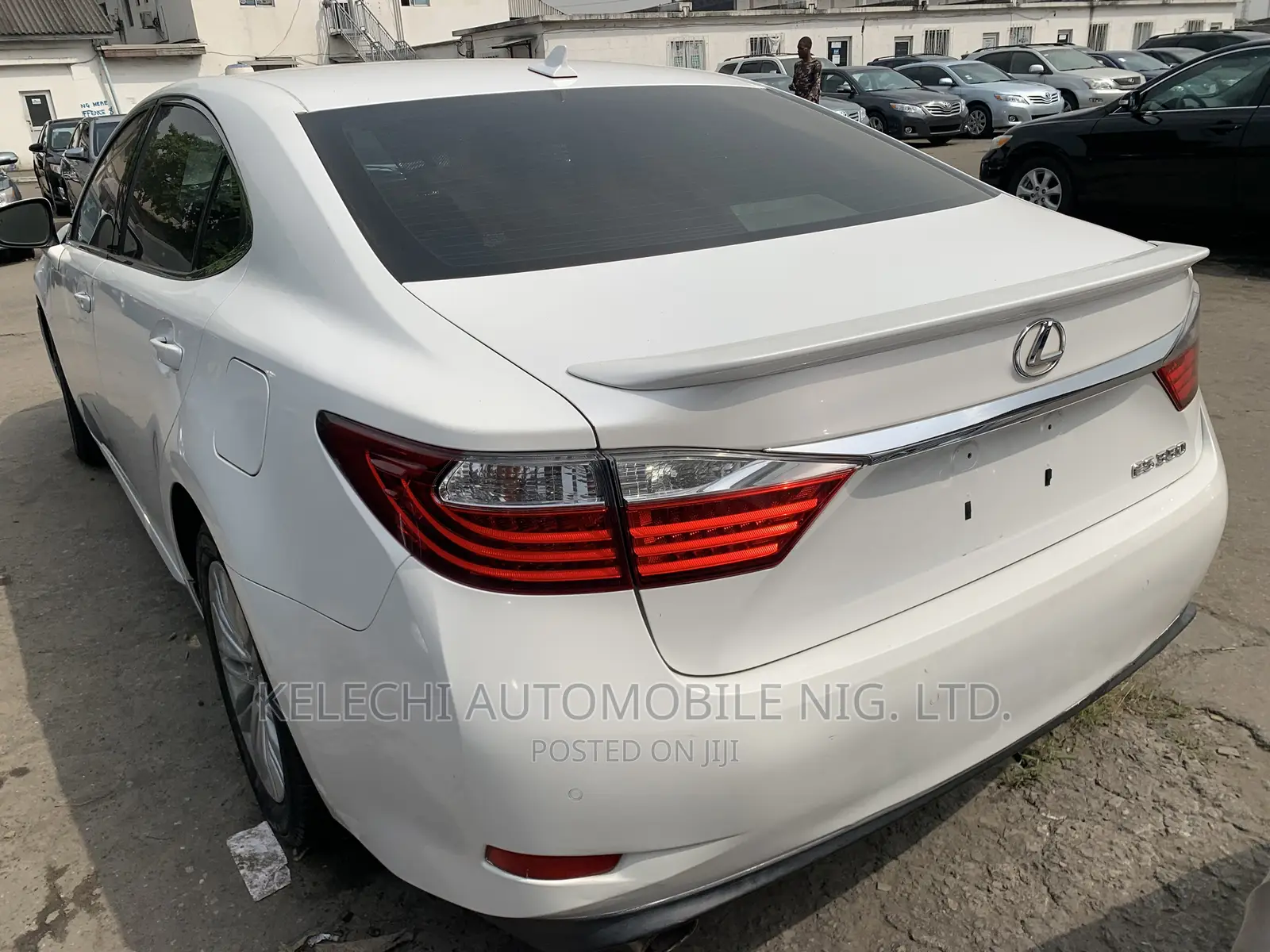 Lexus ES 350 FWD 2013 White