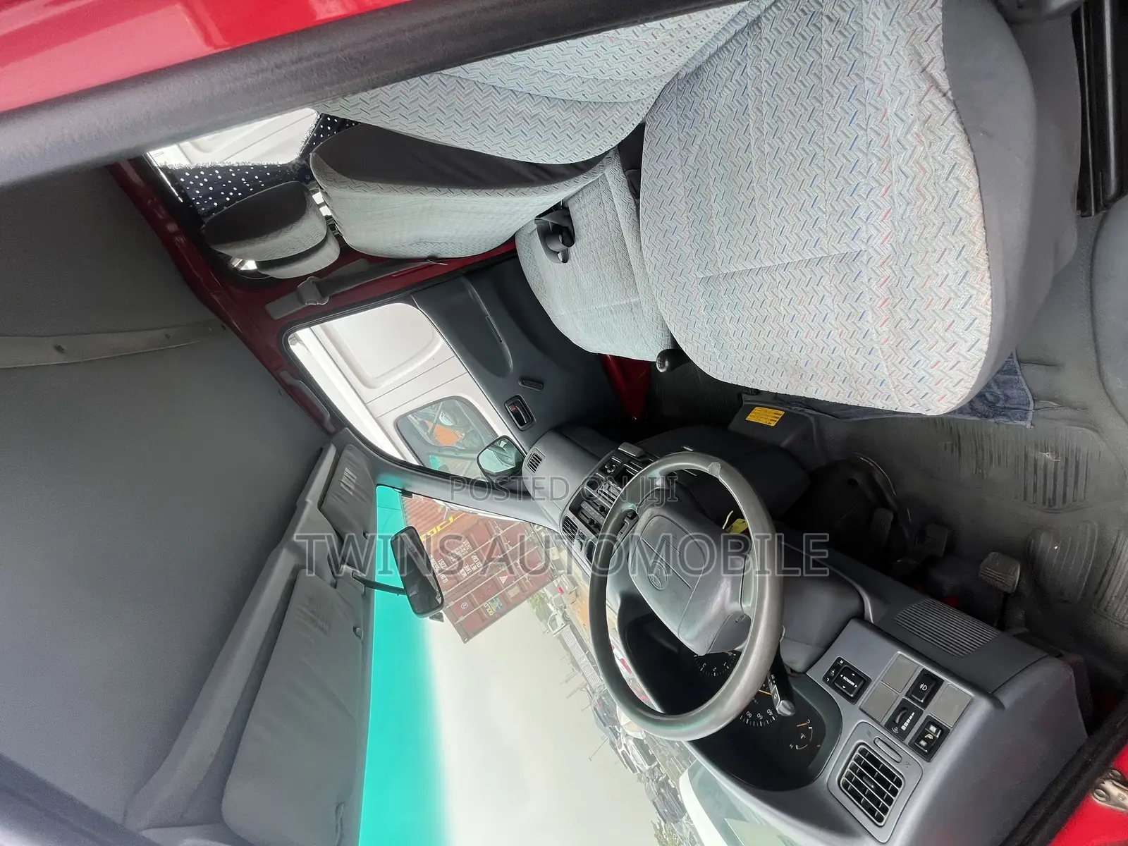 Toyota HiAce 2006 Red
