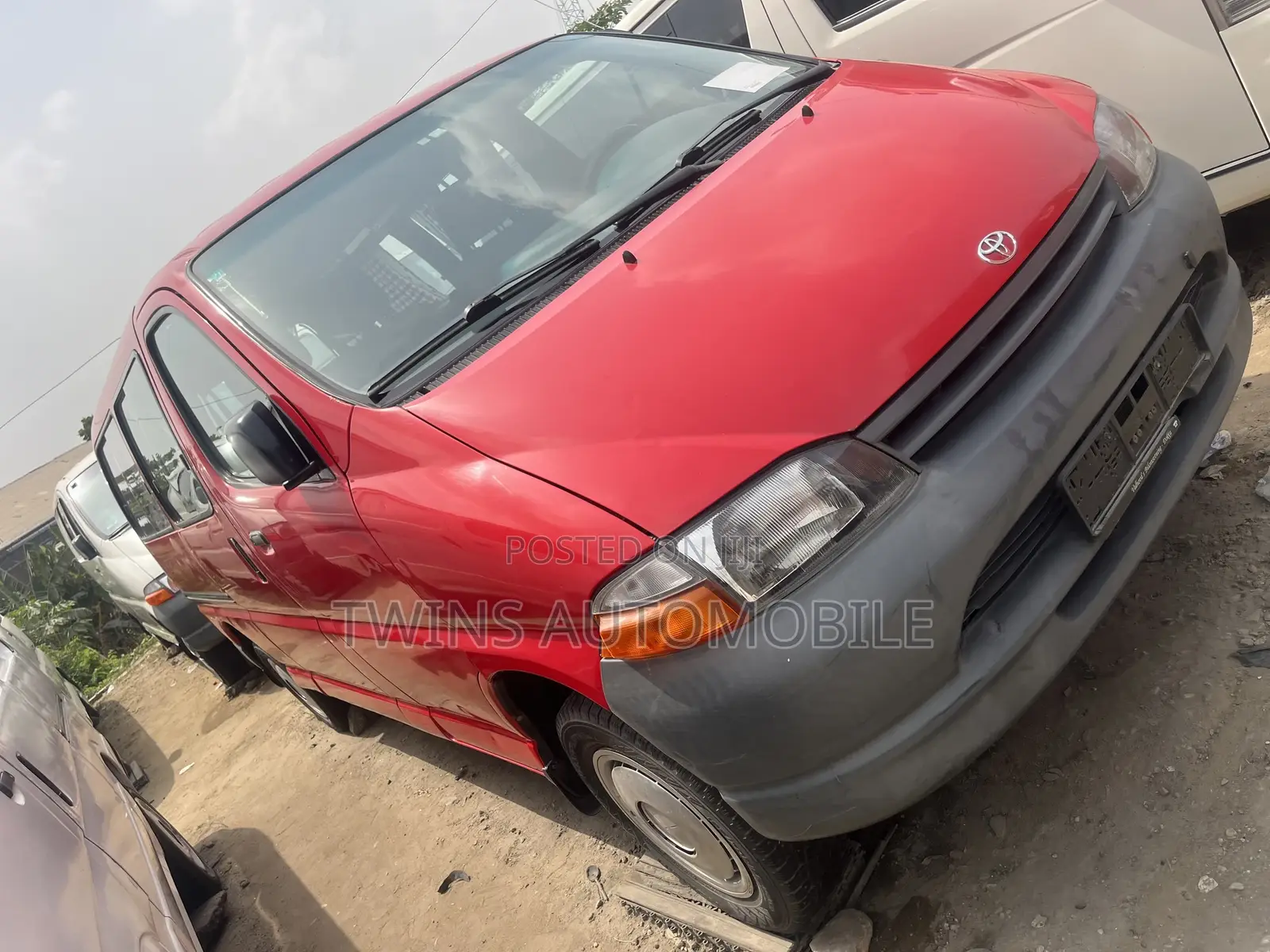 Toyota HiAce 2006 Red