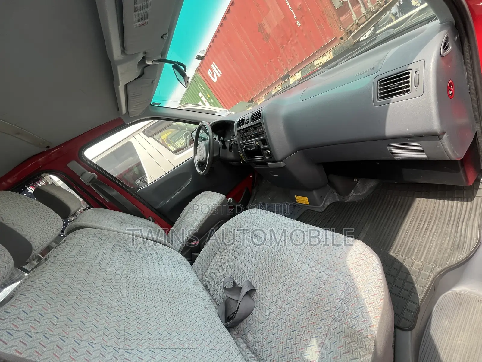 Toyota HiAce 2006 Red