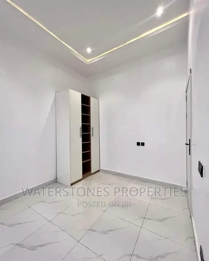 5bdrm Duplex in Nta Asaba, Oshimili South for sale