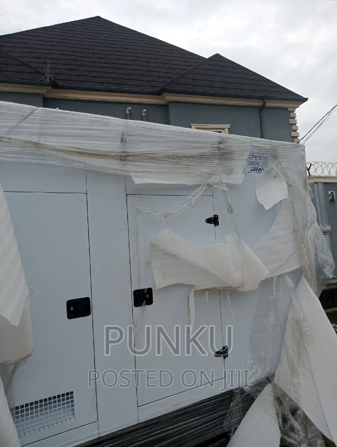 1000 KVA Perkins Sound Proof Diesel Generator 100% Copper