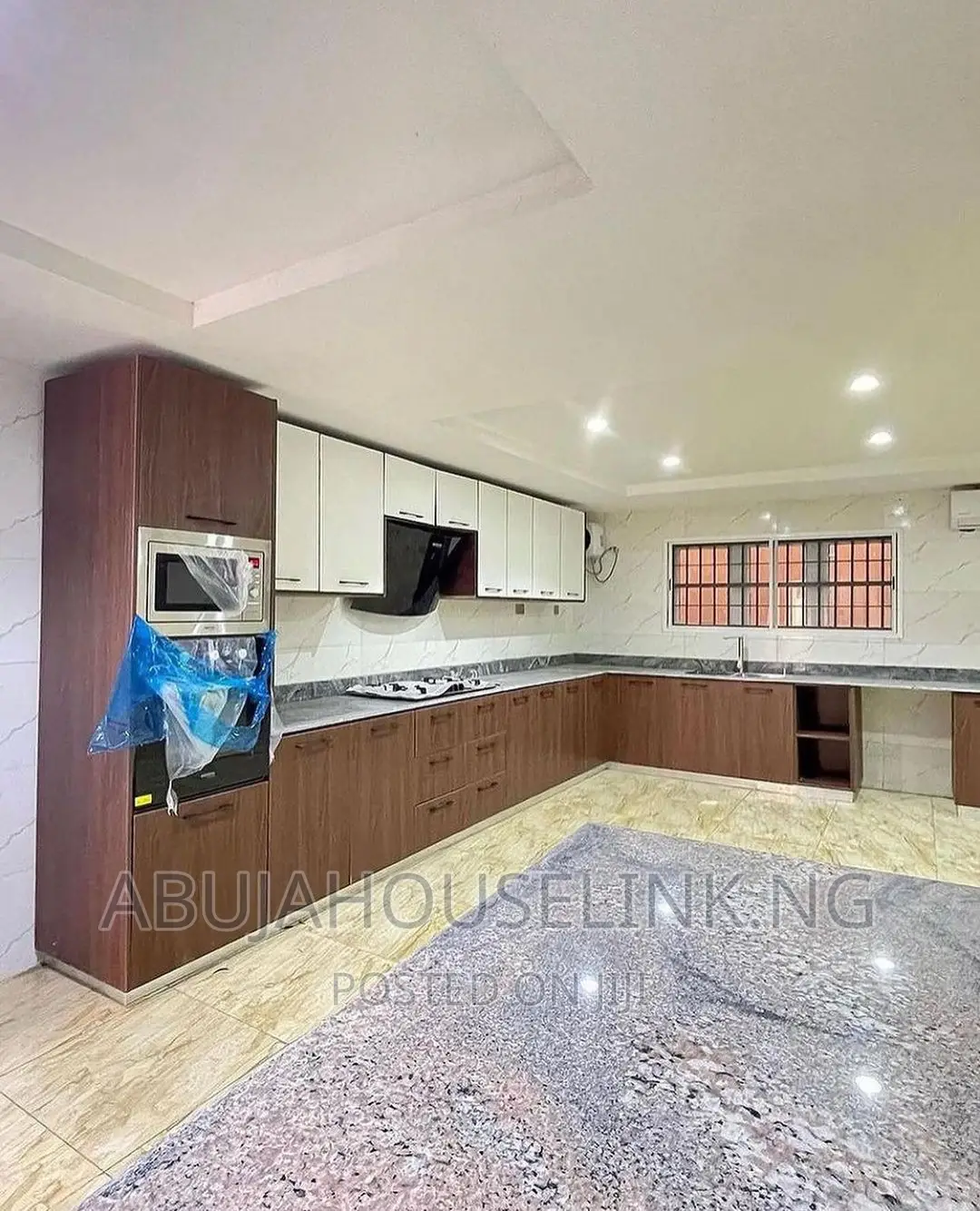 5bdrm Duplex in Guzape Abuja for sale