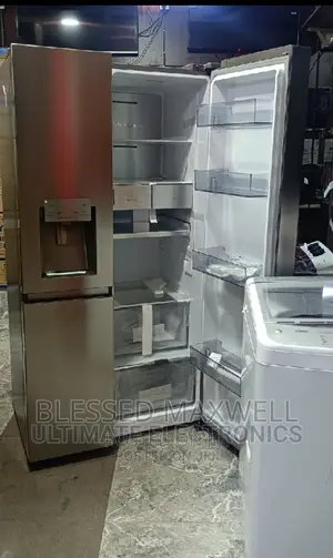 (82ws) Side by Side Hisense Refrigerator