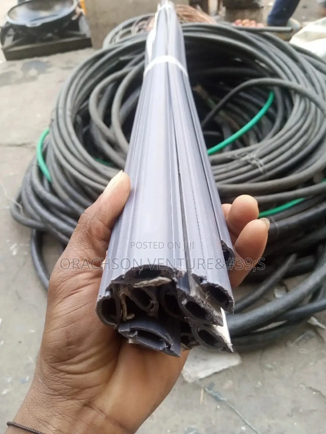 33mm Floor Trunking With Gum