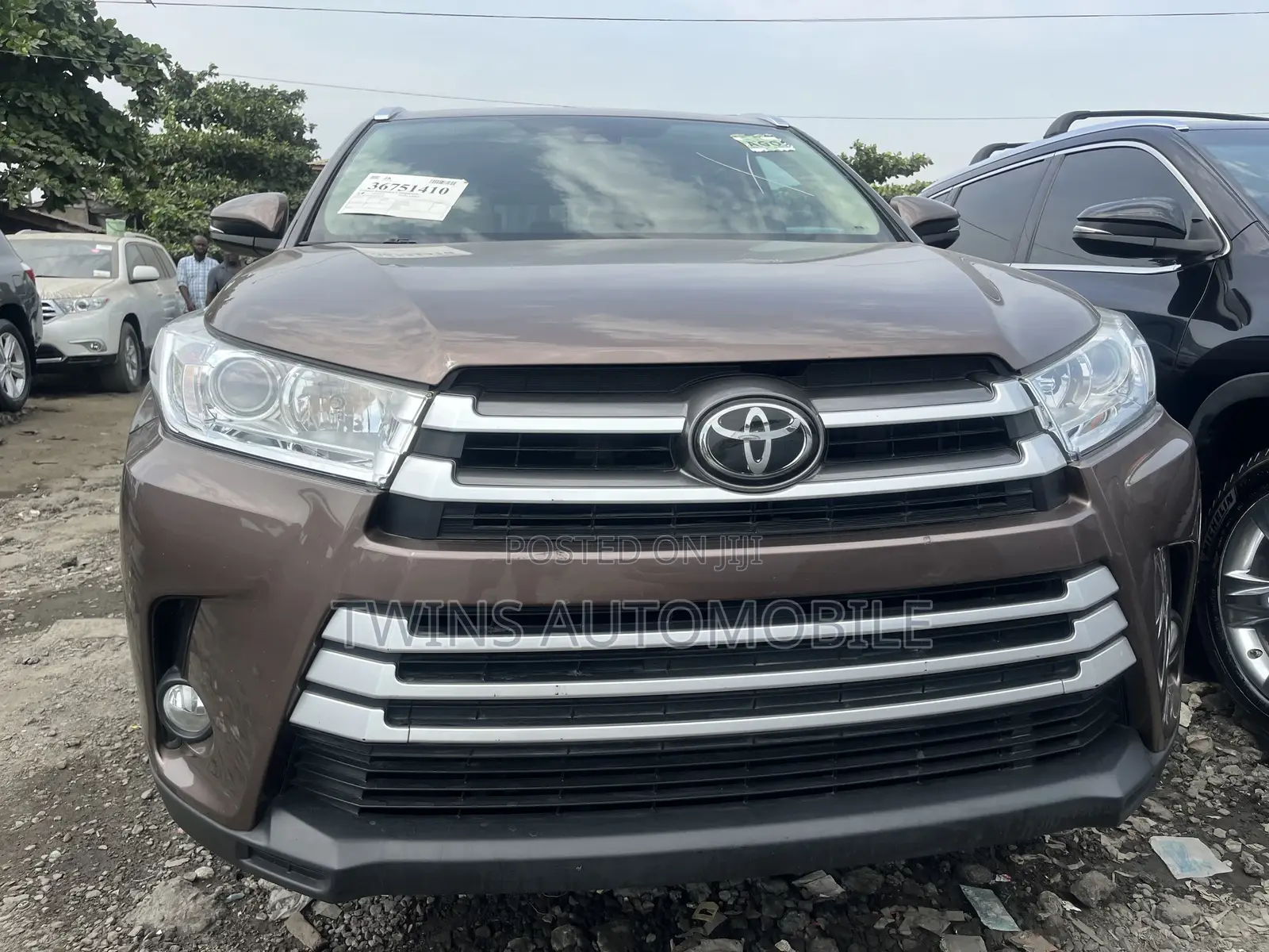 Toyota Highlander XLE 4x4 V6 (3.5L 6cyl 8A) 2018 Brown