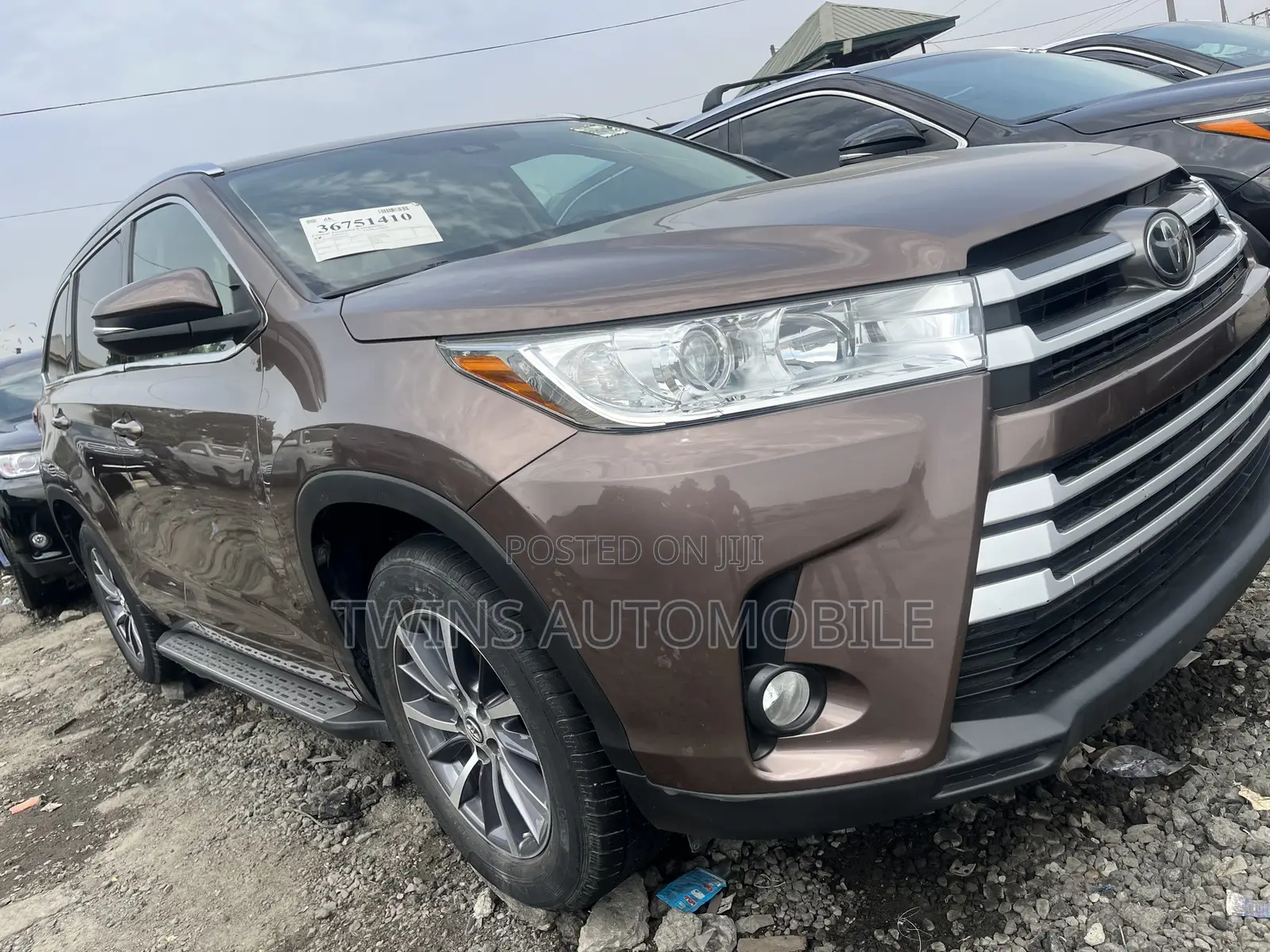 Toyota Highlander XLE 4x4 V6 (3.5L 6cyl 8A) 2018 Brown