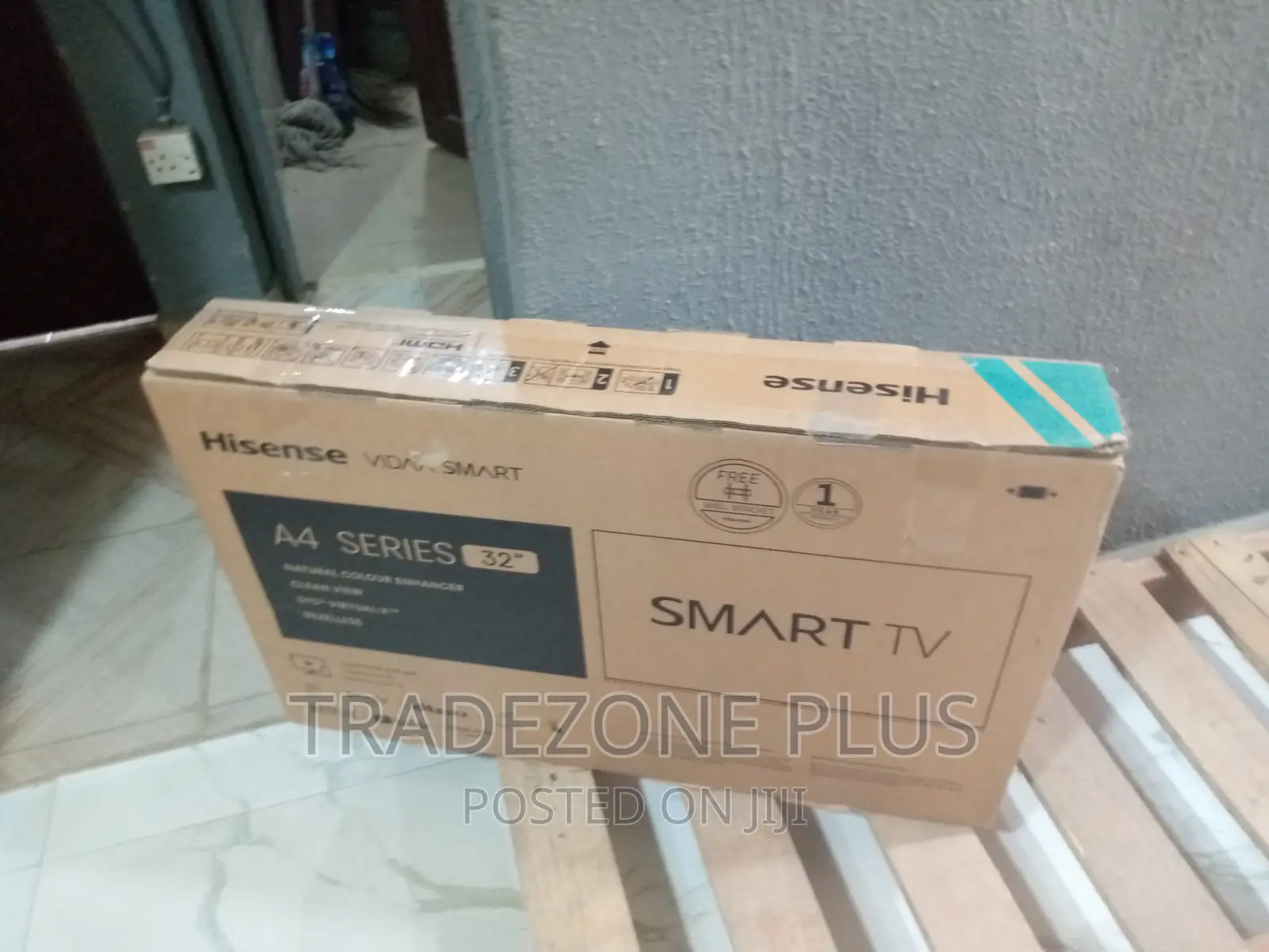 Affordable Hisense 32'' Smart TV With Wifi+Youtube