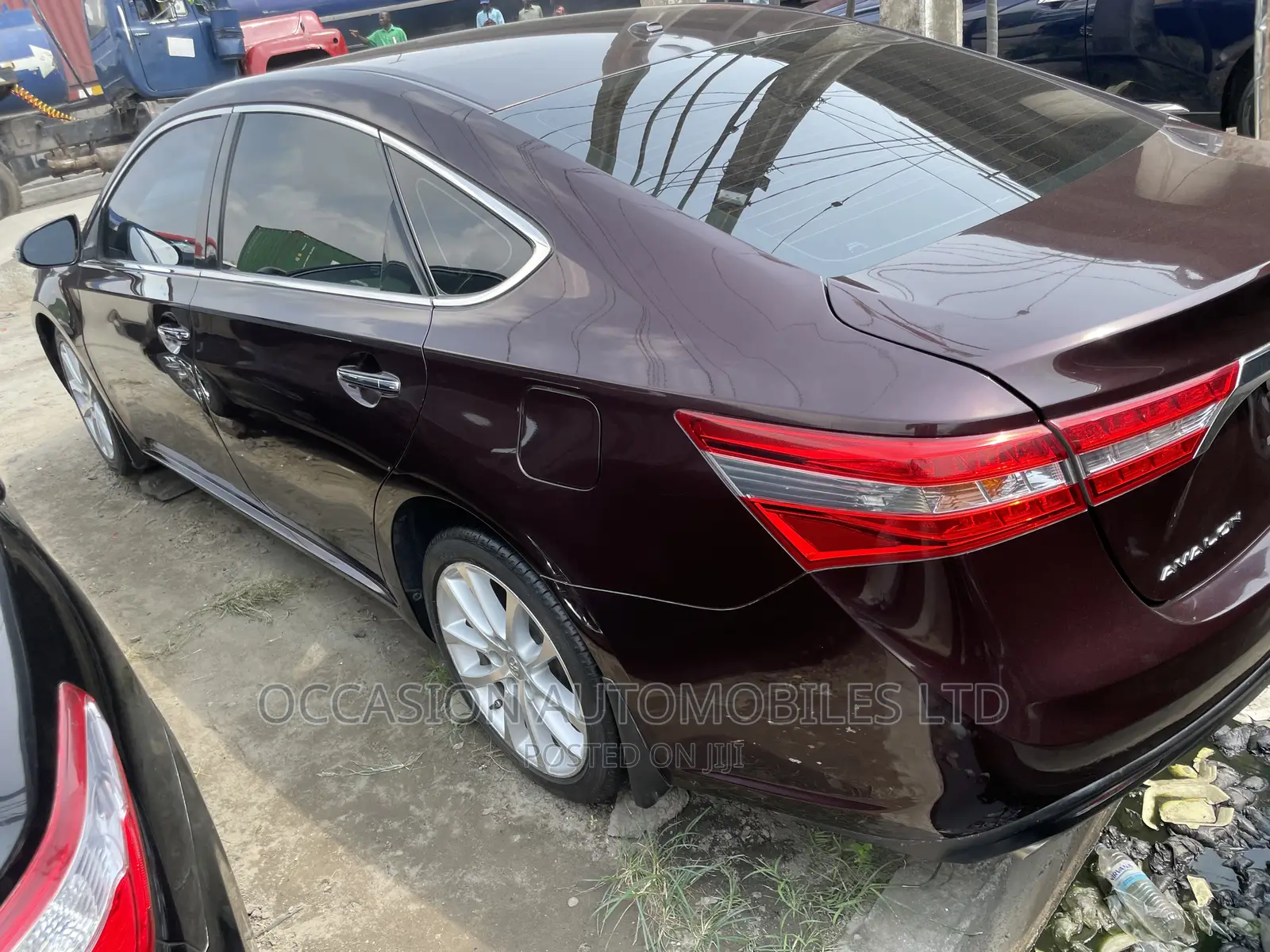 Toyota Avalon XLE Premium Sedan FWD (3.5L 6cyl 6A) 2013 Red