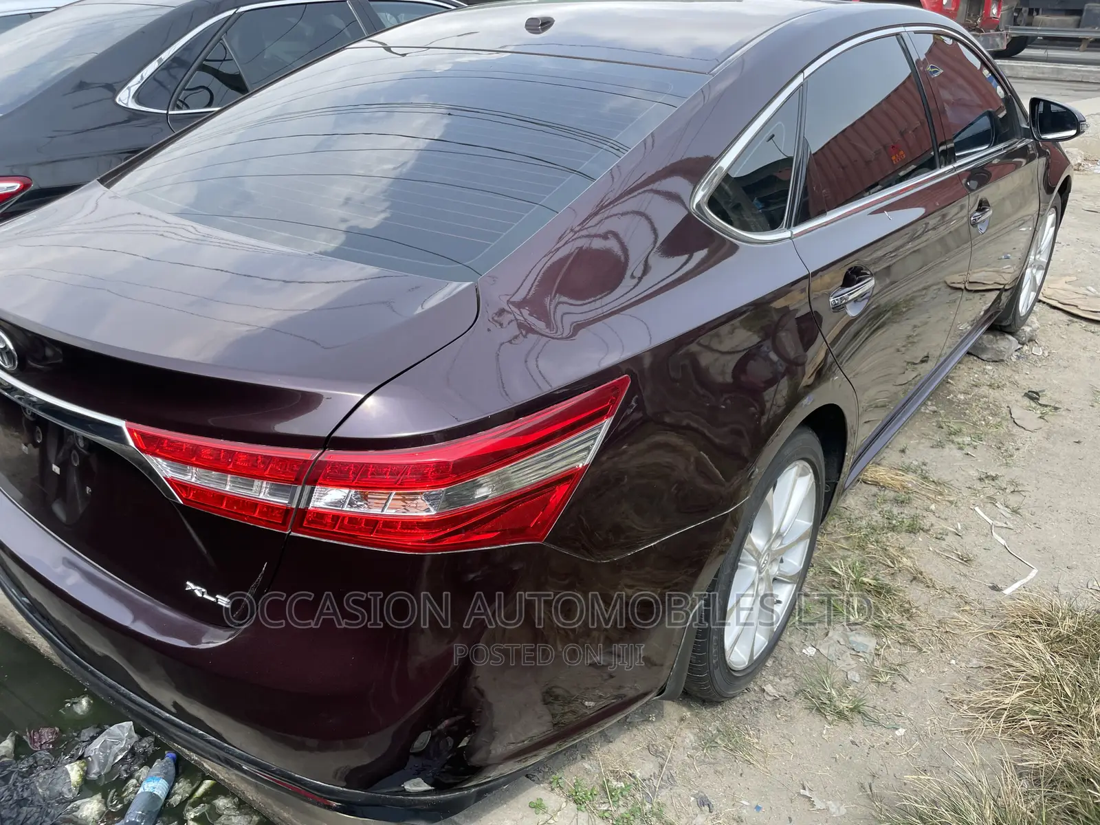 Toyota Avalon XLE Premium Sedan FWD (3.5L 6cyl 6A) 2013 Red