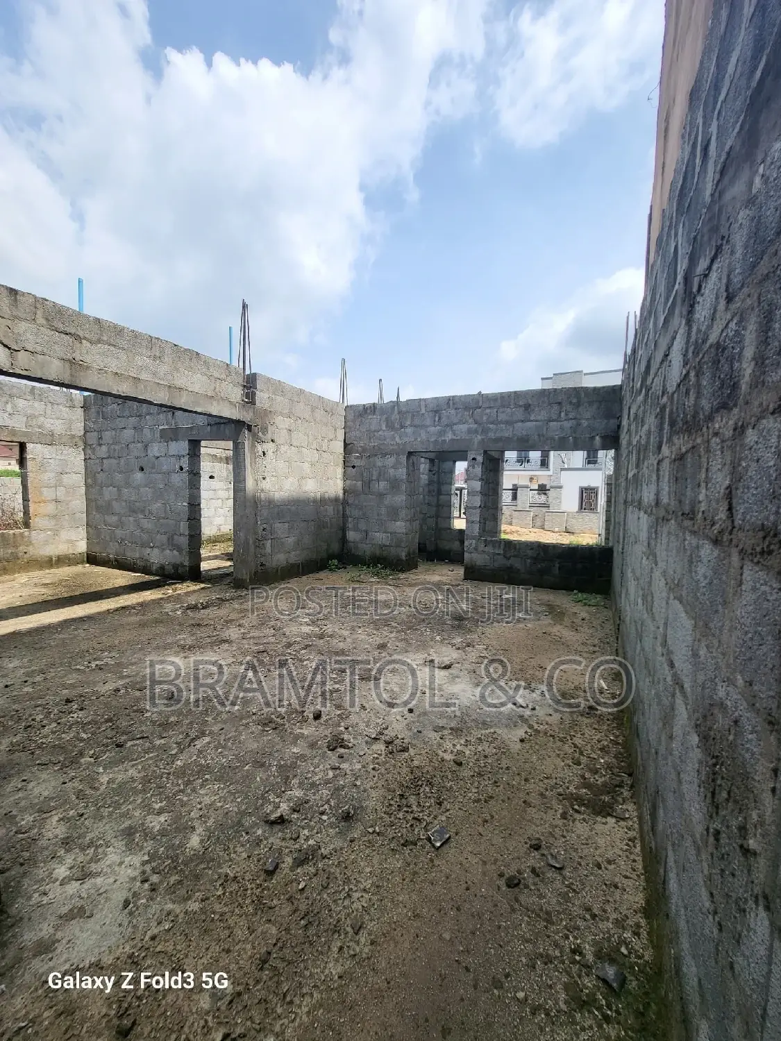 4bdrm Duplex in Idu Industrial for rent