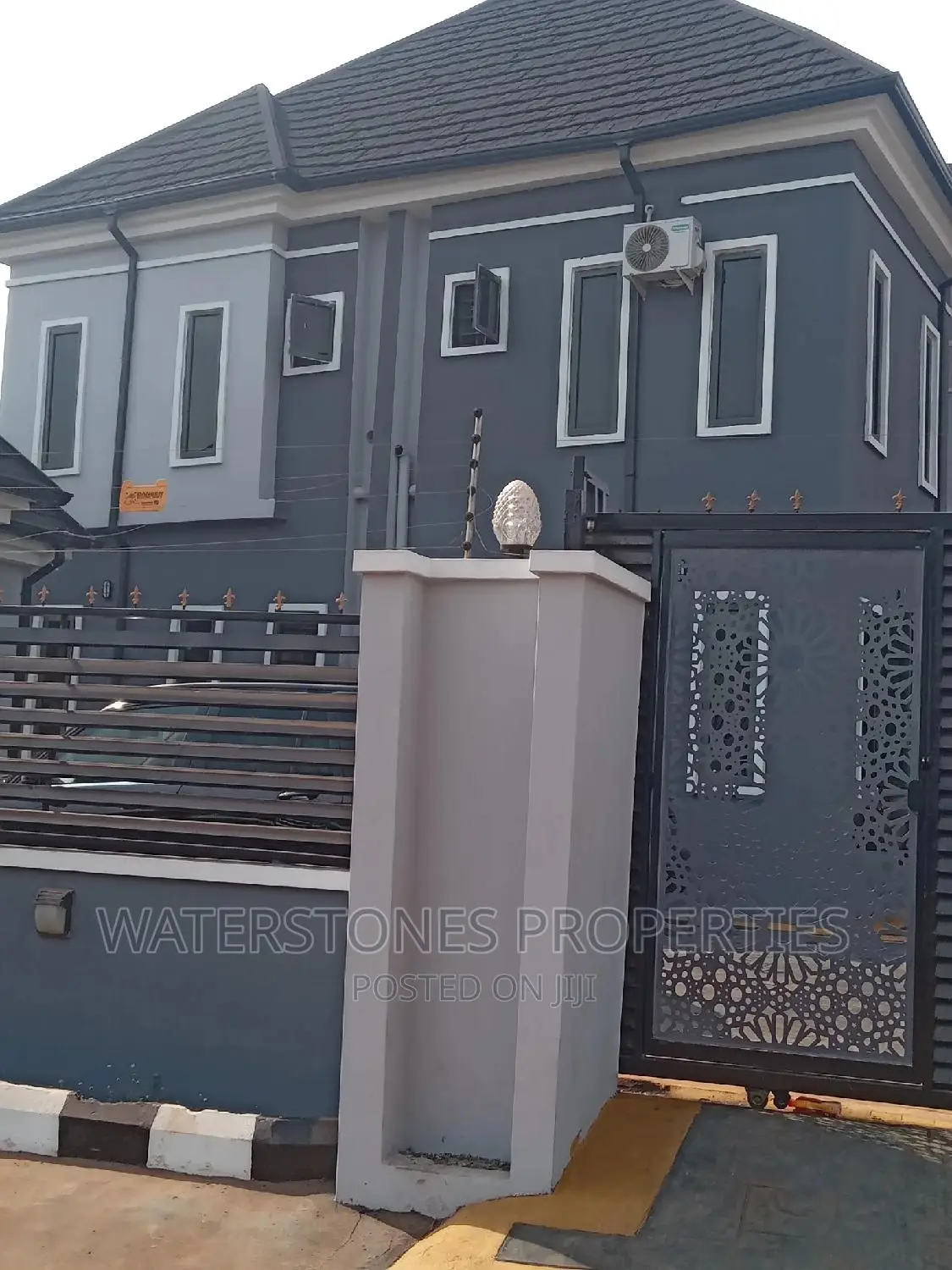 3bdrm Block of Flats in Asaba, Oshimili South for sale