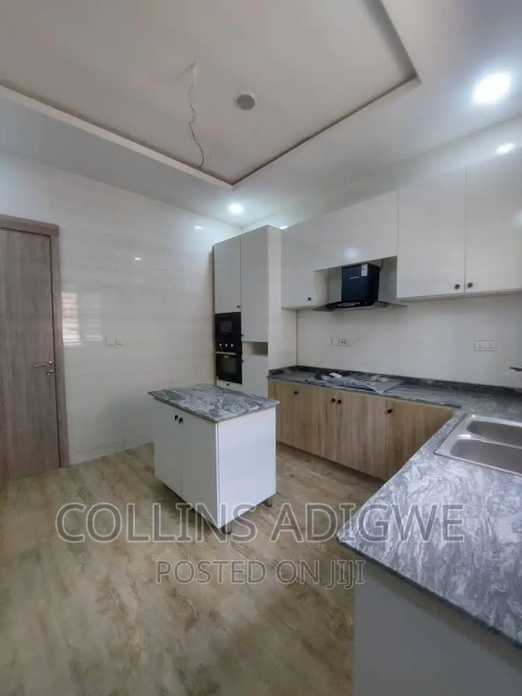 4bdrm Duplex in Vgc for sale