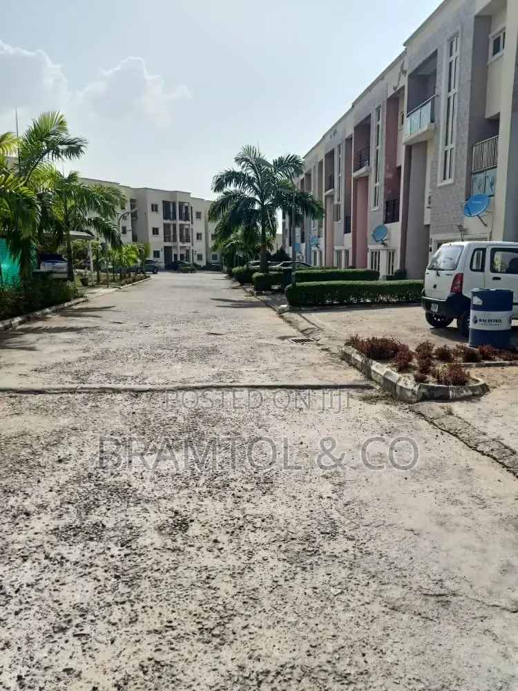 4bdrm Townhouse/Terrace in Idu Industrial for Sale