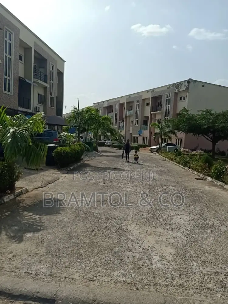 4bdrm Townhouse/Terrace in Idu Industrial for Sale